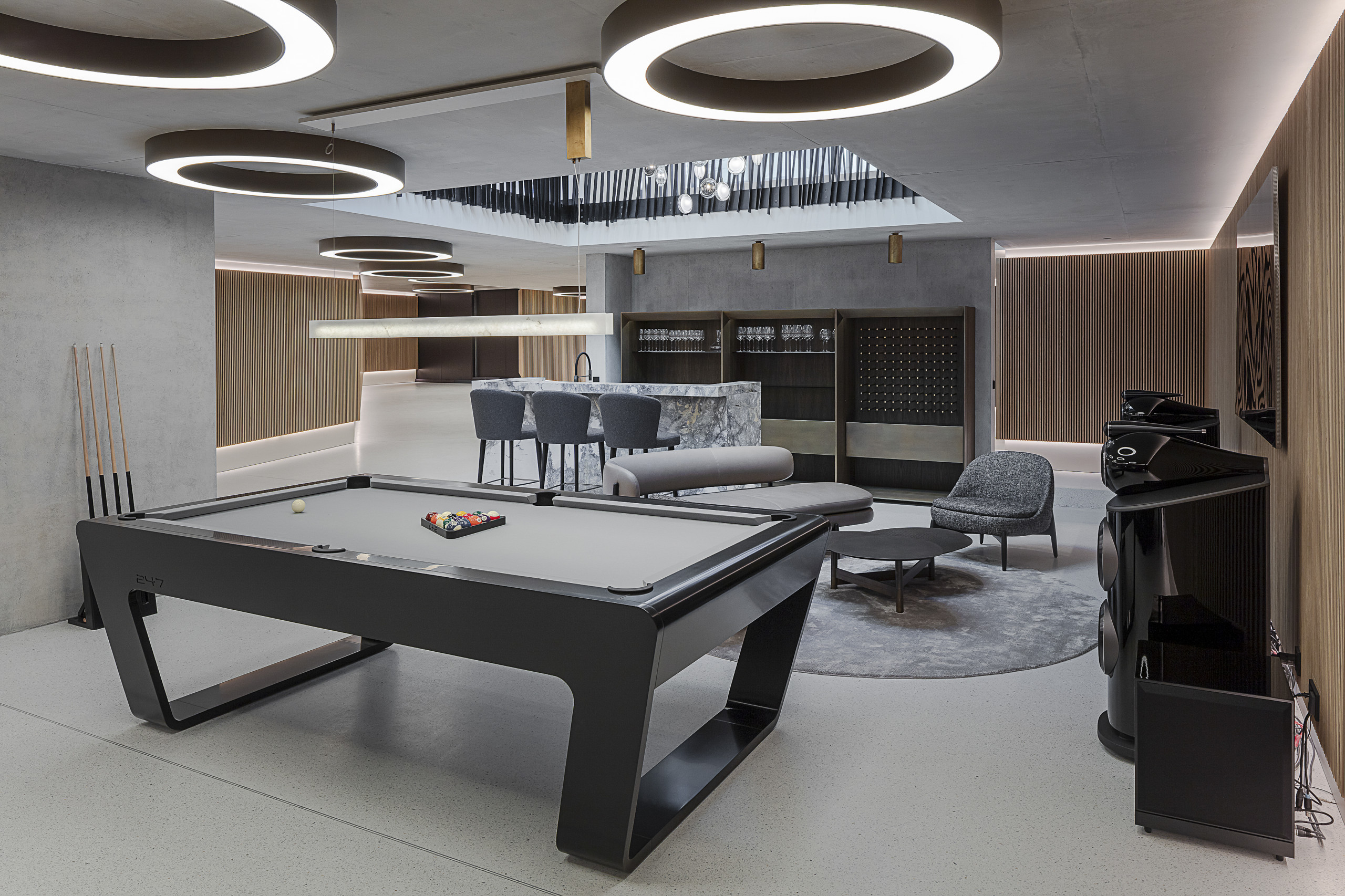 Interieur-Fotograf-in-München.
Foto mit Lounge und Bar